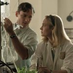 lessons in chemistry una serie que mezcla ciencia, cocina y feminismo en la turbulenta década de los 60